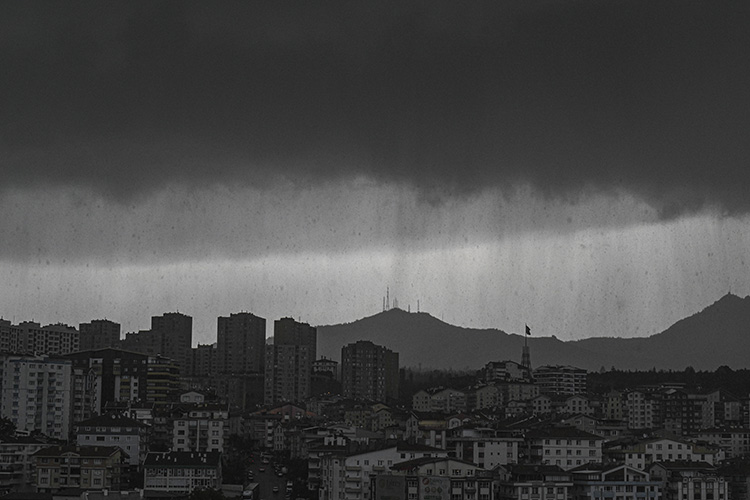 Ankara'da sağanak ve dolu etkili oldu